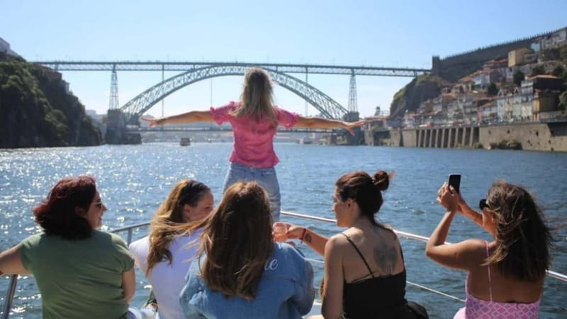 Porto: 6 Bridges Yacht Cruise with Wine & Snacks - FAQ