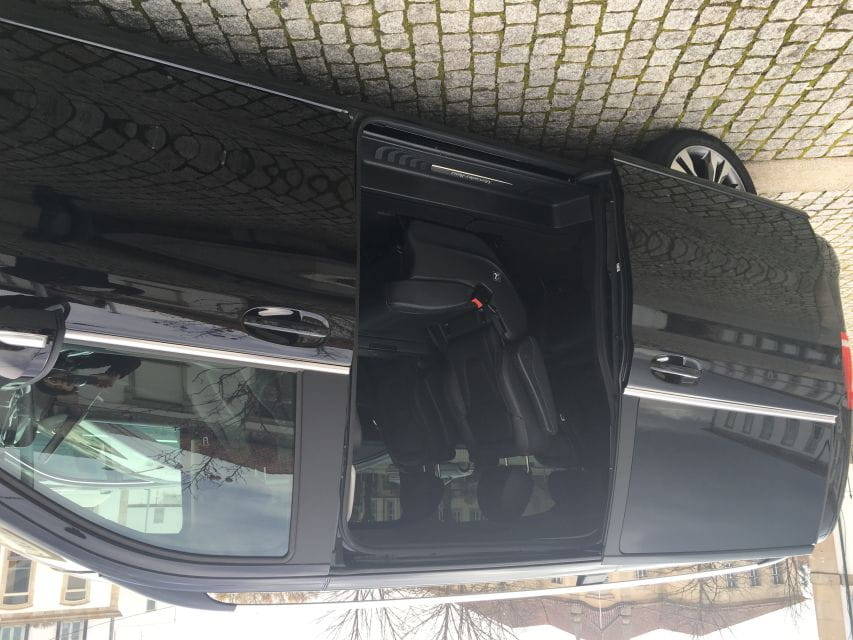 Porto Airport: Transfer To/From Porto Center - Private Group Options