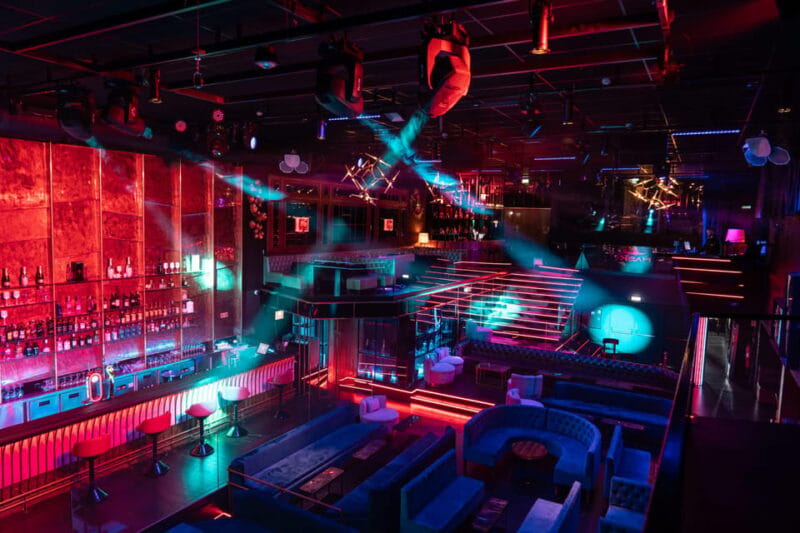 Porto: Cabaret & Pole Shows, offer a Glass of Champagne - Key points / Takeaways