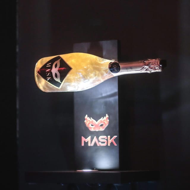 Porto: Cabaret & Pole Shows, offer a Glass of Champagne - The Experience: What to Expect from Porto’s Cabaret & Pole Shows