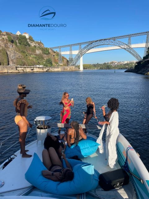 Porto: Douro 6 Bridges or Sunset Tour With Welcome Drinks - Meeting Point