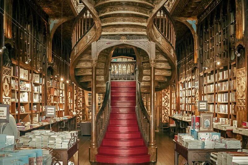 Porto: Flexible Walking Tour in Historic Center - Discovering Porto’s Architectural Gems: São Bento & Clérigos Tower