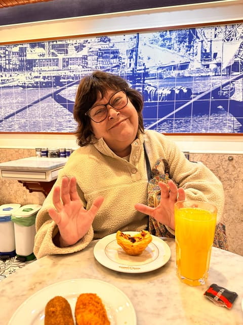 Porto: Food Walking Tour with Tastings and Wine - Starting Point: Mercado do Bolhão