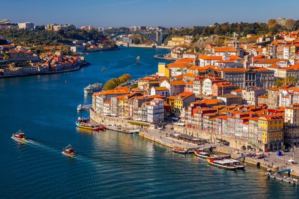 Porto: Highlights Self-Guided Scavenger Hunt and City Tour - Suitability for Various Groups