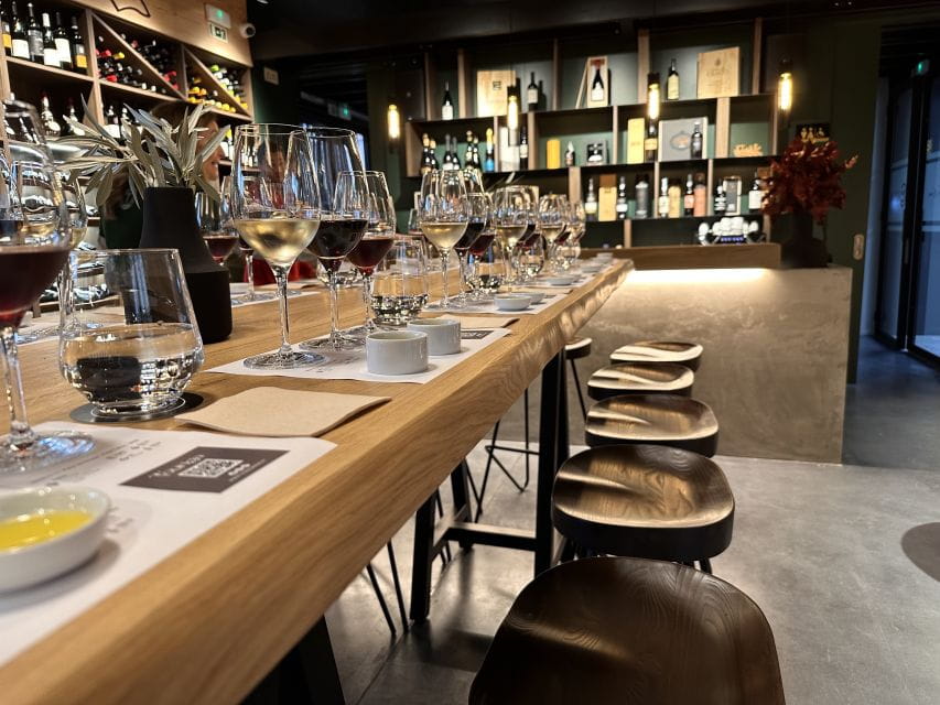 Porto: Private Tour - Wineries, Tastings, Picnic, Boat Trip - Photo Stop in Sabrosa