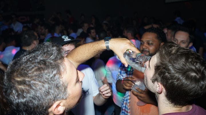 Porto: Pub Crawl With 5 Drinks - Availability and Pricing