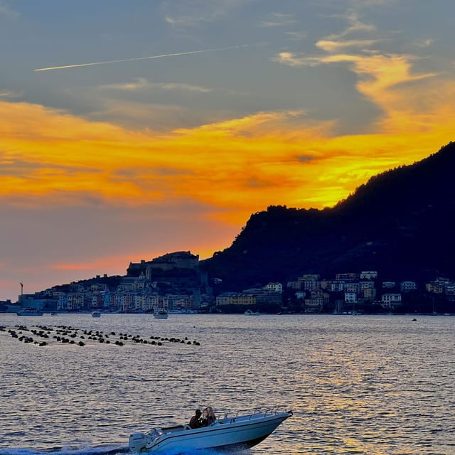 Porto venere and Cinque Terre : boat tour with aperitif and lunch - Key Points / Takeaways