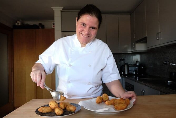 Portuguese Cooking Class in Porto with a Professional Chef - Entering a Cozy Home Kitchen: The Setting of a True Local Experience