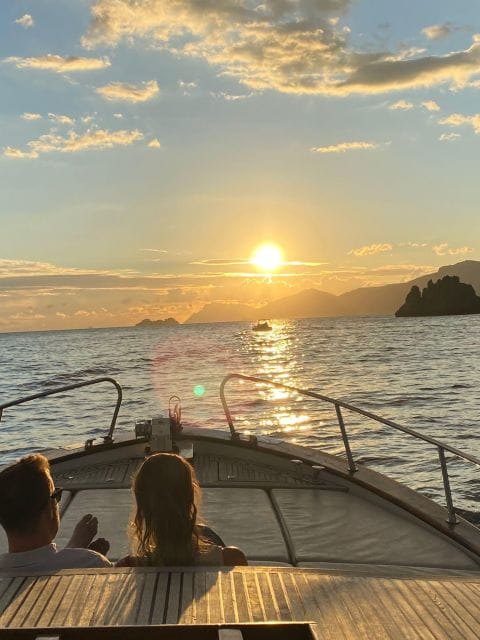 Positano: Amalfi Coast Sunset Group Boat Tour with Prosecco - Entering The Experience: What You’re Signing Up For