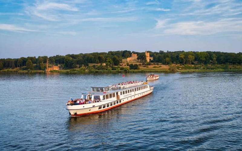Potsdam: The Wannsee evening tour. Palaces, parks and villas. - Exploring the Waterway and the Villas of the Past