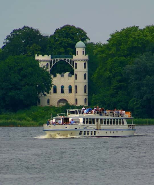 Potsdam: The Wannsee evening tour. Palaces, parks and villas. - The Final Stretch: A View of Potsdam from the Water