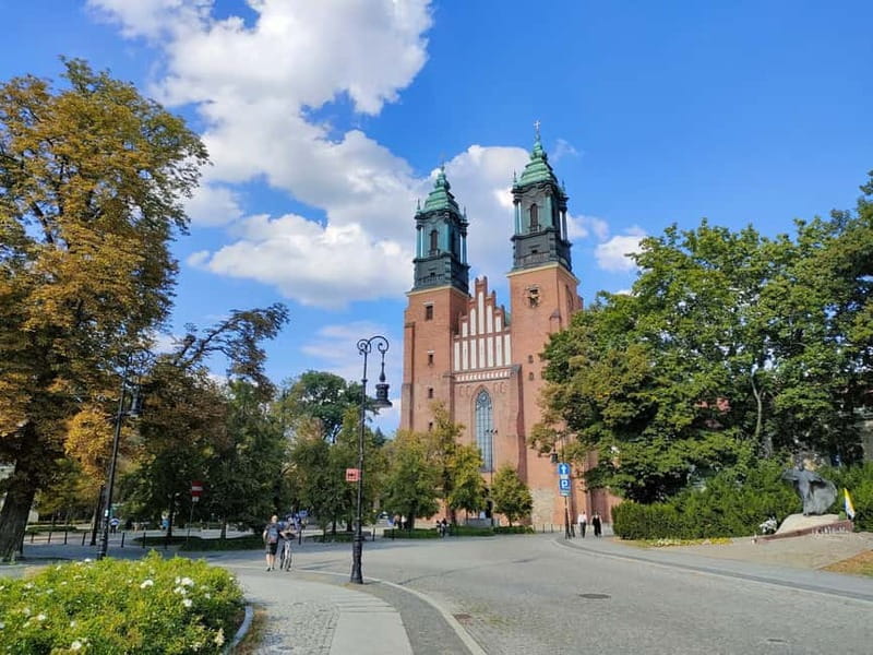 Pozna: Bike Tour of Top Highlights with a Local Guide - Exploring Pozna by Bike: An Authentic, Active Introduction