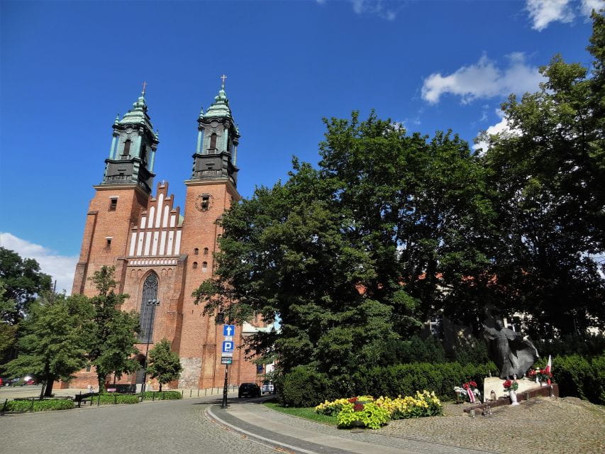 Poznan: Old Town, Srodka District, & Cathedral Private Tour - Guide and Transportation