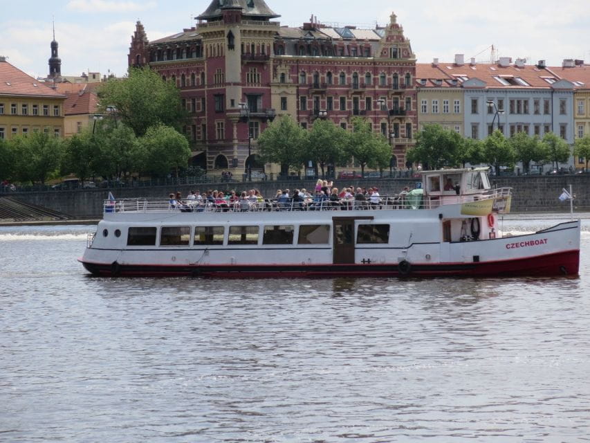 Prague: 1-Hour Vltava River Cruise - Cruise Logistics and Tips