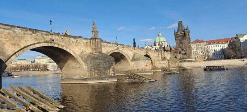 Prague: 2-Hour Historic Boat Cruise with Delicious Lunch - Key points / Takeaways: