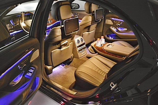 Prague airport luxury transfer by a Mercedes Benz S class - Who Should Consider This Service?