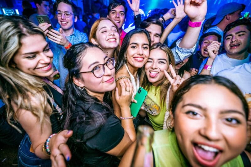 Prague: Boat Party with Unlimited Drinks & After Party Entry - The Experience: What You Can Expect