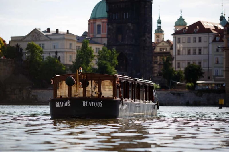 Prague: Canal Cruise Around Charles Bridge - Key Points / Takeaways