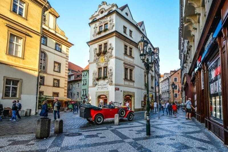 Prague: City Highlights Walking Tour - The Private vs. Group Experience