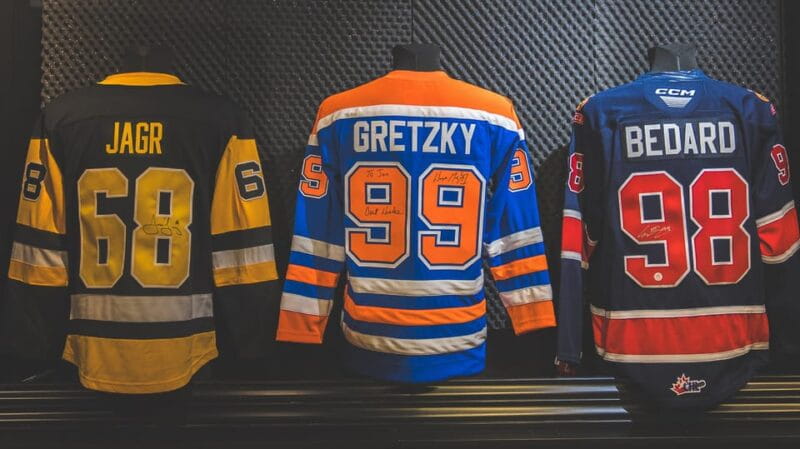 Prague: Hockey Cards Museum and NHL VR Experience Ticket - Who Will Love This?