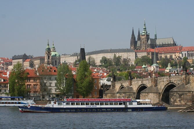 Prague: Sightseeing Boat Cruise with Buffet Dinner - In-Depth Analysis