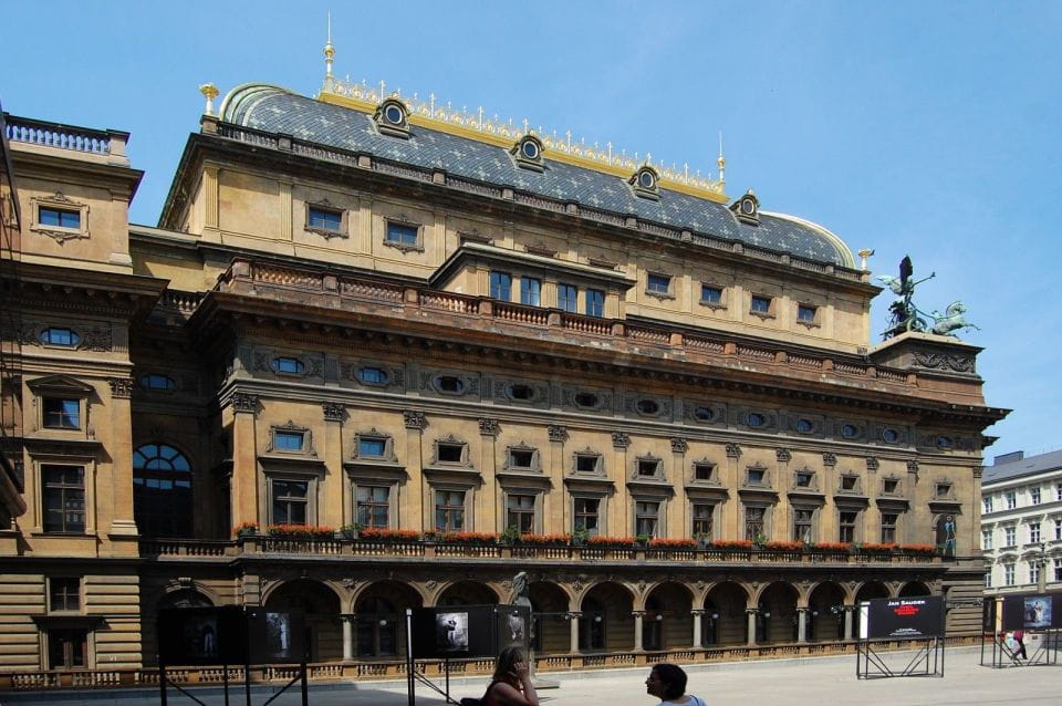 Prague Sightseeing Tour With Lunch - Explore Pragues History and Culture