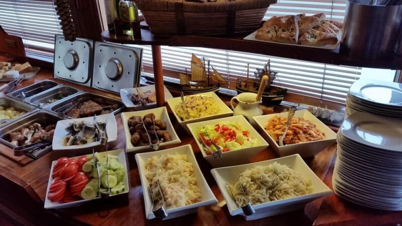 Prague: Vltava River Evening Dinner Cruise - Navigating the Prague Vltava River Dinner Cruise