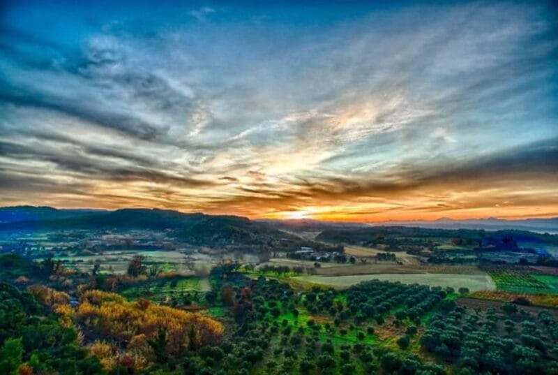 Premium Tour of Olympia: Wine & Dine Retreat - Key Points / Takeaways