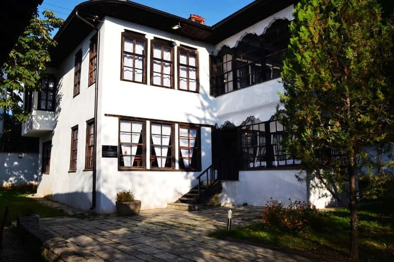 Prishtina: Guided Walking Tour with a Local - Key points / Takeaways