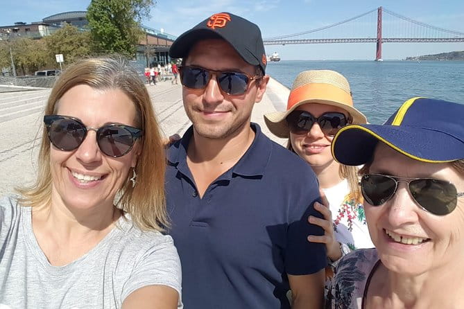 Private 2-Hour Sightseeing Tour in Lisbon - Key Points / Takeaways