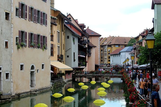 Private 2-hour Walking Tour of Annecy with official tour guide - Who Should Consider This Tour?