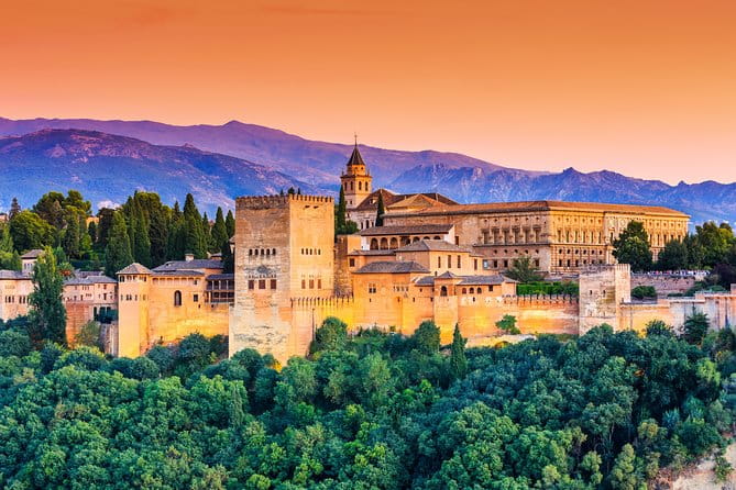 Private 3-hour Alhambra tour with tickets - Entering the Alhambra: A Fast Track to the Past