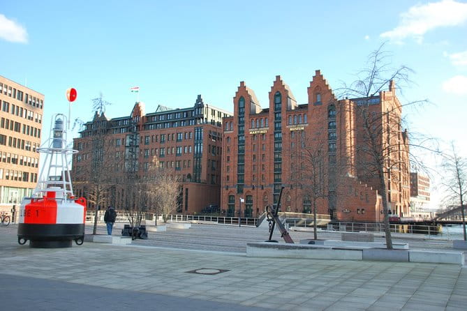 Private 3-Hour Hamburg Sightseeing Tour in a Mercedes Limousine - An Authentic, Flexible Hamburg Experience in a Luxury Mercedes Limousine