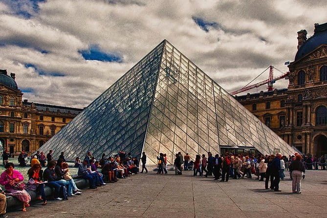 Private 3-hour tour in Louvre Museum with official tour guide - Entering the World’s Largest Museum | Navigating the Louvre