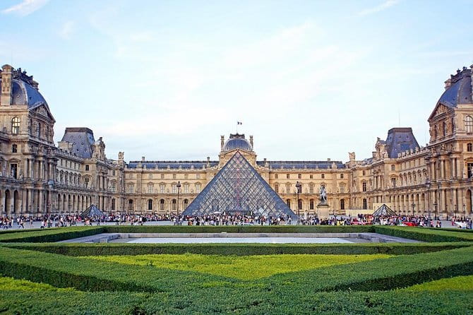 Private 3-hour tour in Louvre Museum with official tour guide - Logistics: What to Expect