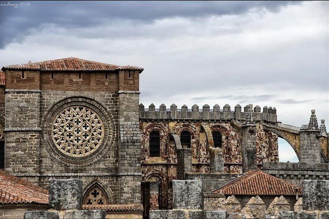 Private 3-hour Walking Tour of Avila with official tour guide - Walking the Streets: The Remarkably Preserved Walls
