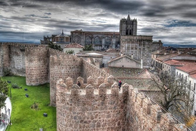 Private 3-hour Walking Tour of Avila with official tour guide - Sightseeing Beyond the Main Stops