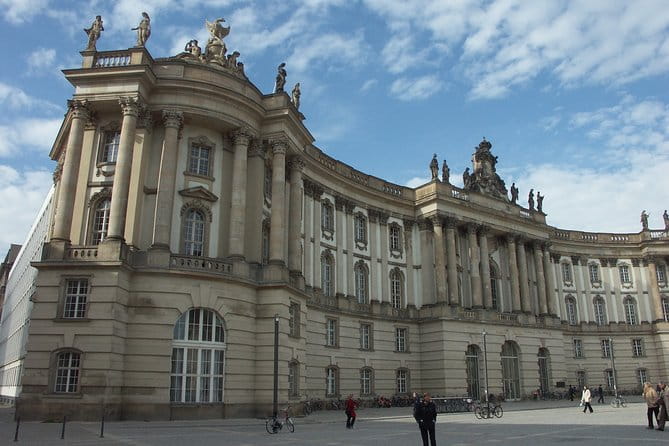 Private 4-hour walking tour of Berlin with official tour guide - Key points / Takeaways