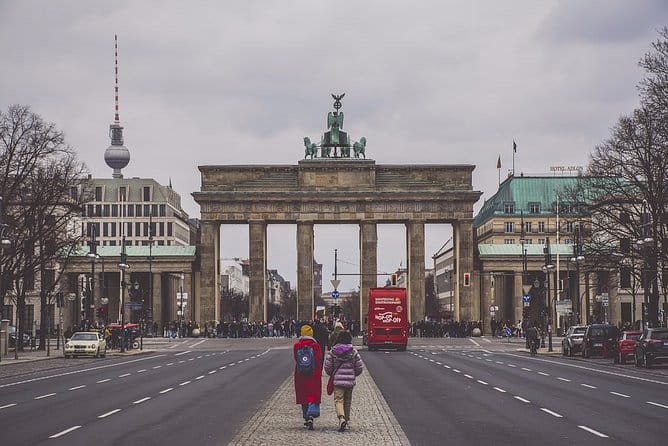 Private 4-hour walking tour of Berlin with official tour guide - Logistics: What to Expect and Why It Matters