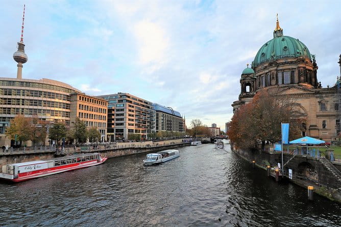 Private 4-hour walking tour of Berlin with official tour guide - Who Should Consider This Tour?