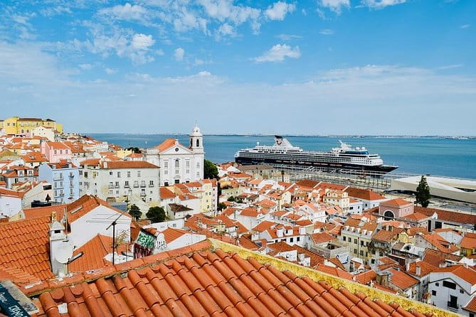 Private 4-hour Walking Tour of Lisbon with official tour guide - FAQ