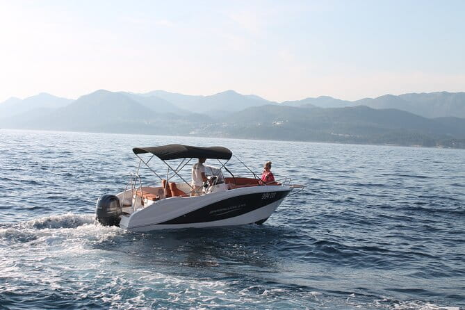 Private 4h Boat Tour Elaphite Islands with Barracuda 545 - The Dive into Details: What makes this boat tour special?