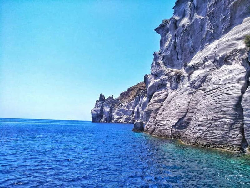 Private 5hrs Santorini Cruise with Wine Tasting in Thirasia - Who Should Consider This Experience