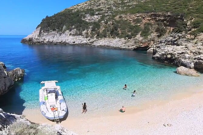 Private 6 H Boat Dafina Bay & Bear's Bay - Key points / Takeaways