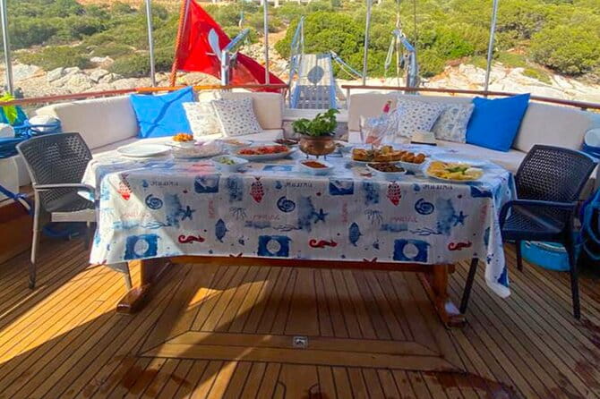Private 6-Hour Boat Tour with Lunch in Bodrum Bays - Key Points