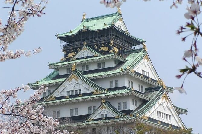 PRIVATE 6-Hr. Food Tour From Osaka Castle to Kuromon to Dotonbori - Miso Soup and Refreshing Beverage