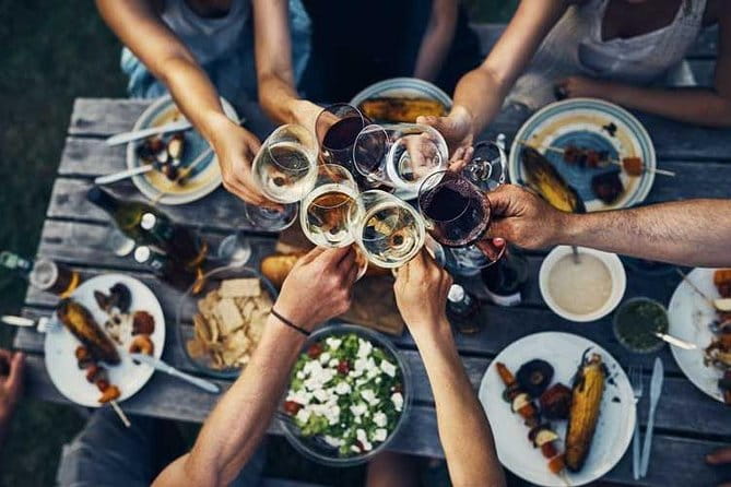 PRIVATE (7 hours) Budapest and Szentendre city tour with lunch and winetasting - Entering Budapest’s Iconic Landmarks