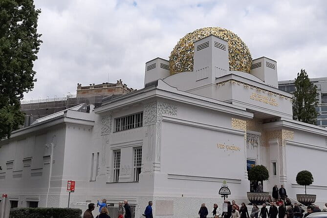 Private Airport and City Transfer in Panoramic Roof Station Wagon - Frequently Asked Questions