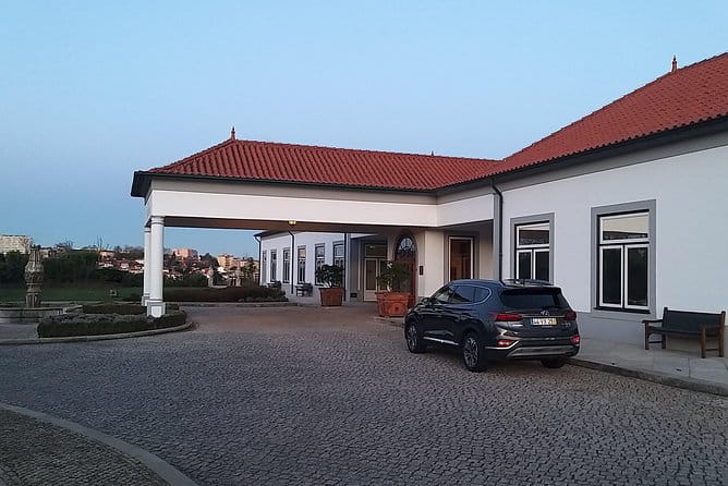 Private Airport Transfer from Porto to the Airport - Entering the Vehicle and the Experience