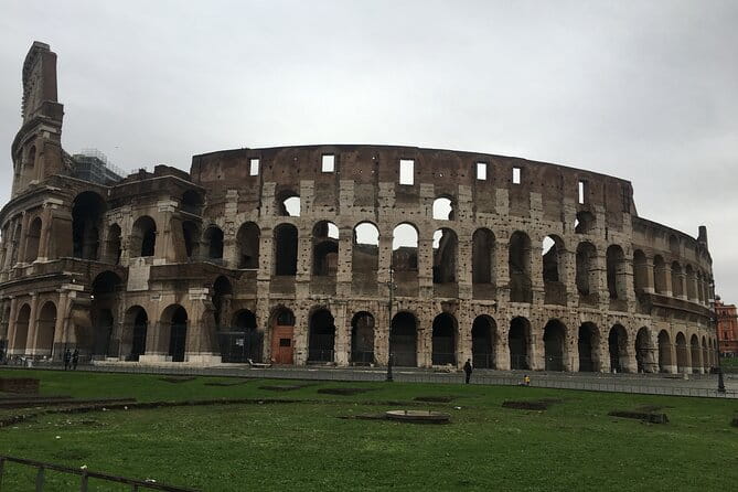 Private Ancient City Tour - Colosseum & Roman Forum - Entering the Heart of Ancient Rome: Piazza Venezia and the Roman Forum